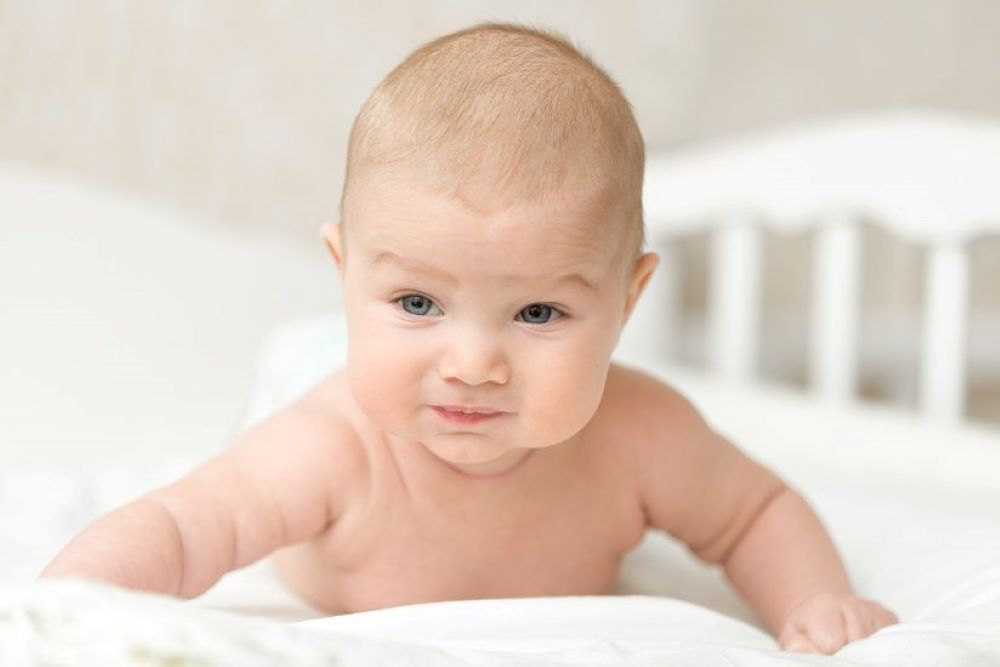 Rambut Bayi Botak di Depan: Penyebab dan Cara Mengatasinya